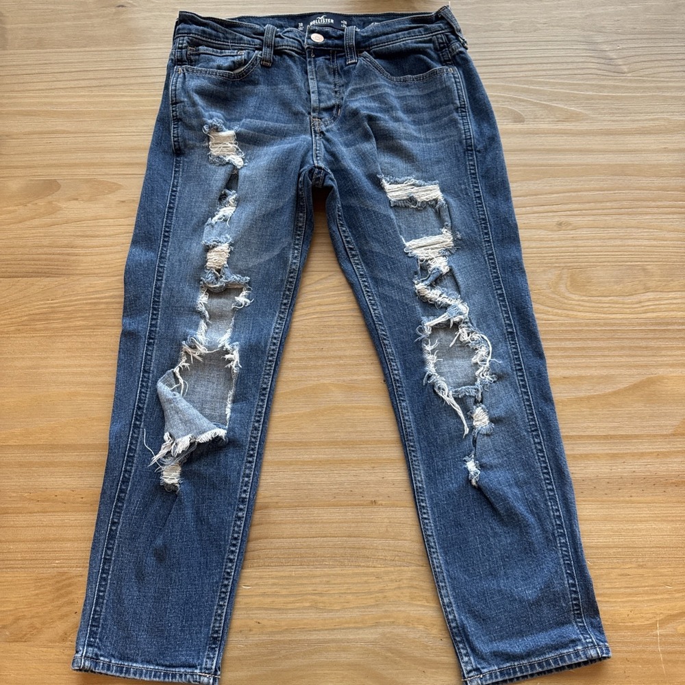 Hollister Women’s Size 3 26 X 24 Medium Wash Distressed Low Rise Boyfriend Jeans